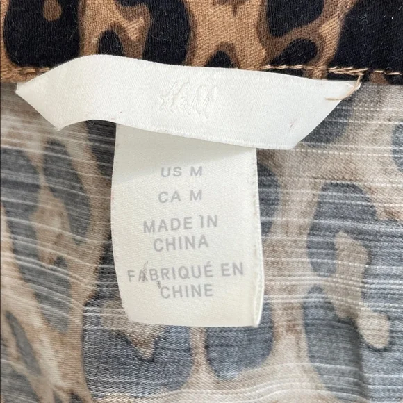 H&M Leopard Print V-Neck Button Down Elbow Length Puff Sleeve Blouse Boho Size M - Picture 8 of 10